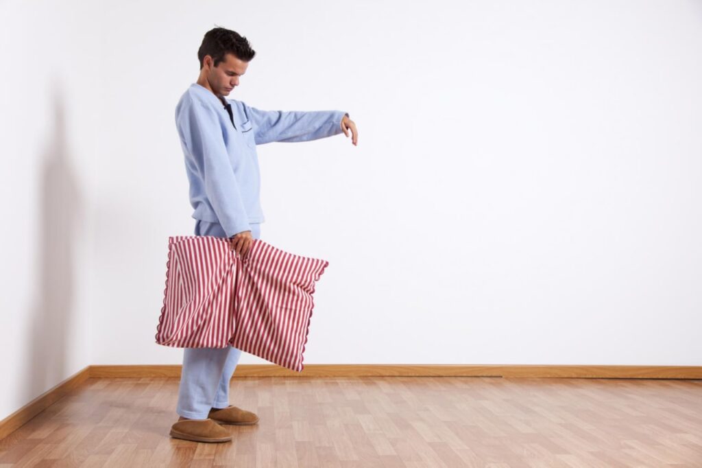 Perché non possiamo dormire in piedi? La risposta sorprende