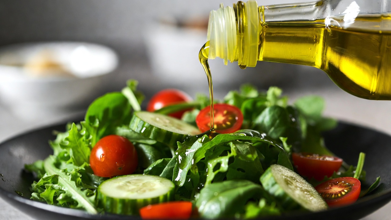 Olio extravergine d’oliva alimento benefico per digestione e salute cardiovascolare