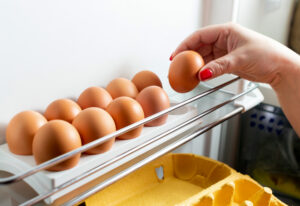 La posizione migliore in frigo per mantenere le uova buone più a lungo