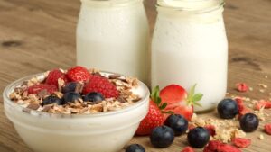 Yogurt intero o scremato: davvero fa così tanta differenza?